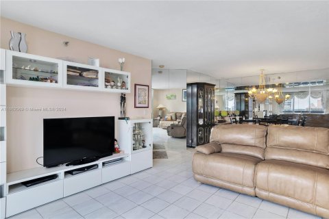 Condo in Aventura, Florida, 2 bedrooms  № 1370334 - photo 21