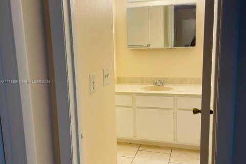 Condo in Sunrise, Florida, 1 bedroom  № 1397573 - photo 11