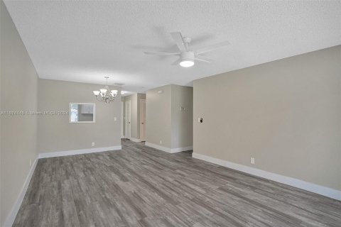 Condo in Plantation, Florida, 2 bedrooms  № 1397571 - photo 26