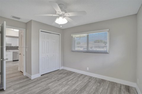 Condo in Plantation, Florida, 2 bedrooms  № 1397571 - photo 18