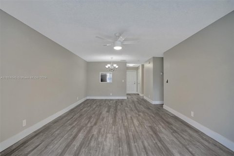 Condo in Plantation, Florida, 2 bedrooms  № 1397571 - photo 27