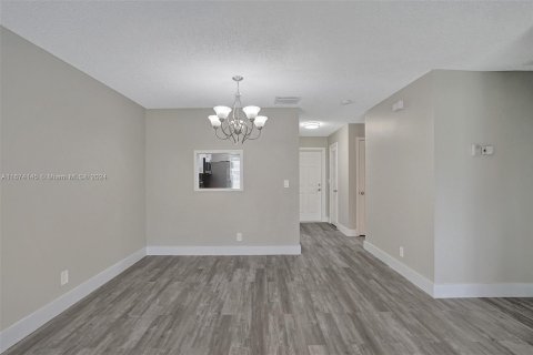 Condo in Plantation, Florida, 2 bedrooms  № 1397571 - photo 28