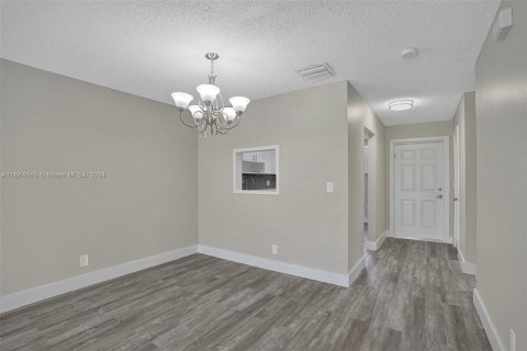 Condo in Plantation, Florida, 2 bedrooms  № 1397571 - photo 9