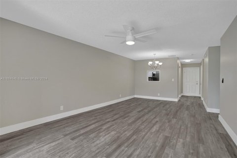 Condo in Plantation, Florida, 2 bedrooms  № 1397571 - photo 30