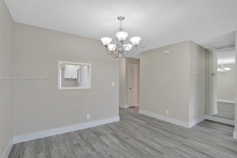 Condo in Plantation, Florida, 2 bedrooms  № 1397571 - photo 25