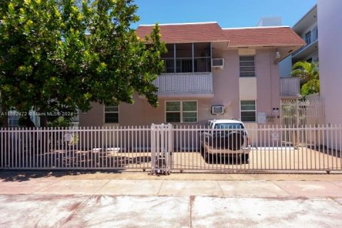 Condo in Miami Beach, Florida, 1 bedroom  № 1184123 - photo 1