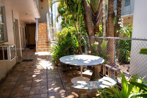 Condo in Miami Beach, Florida, 1 bedroom  № 1184123 - photo 24