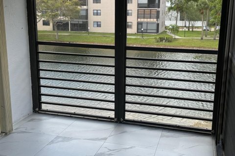 Condo in Tamarac, Florida, 2 bedrooms  № 1154150 - photo 24