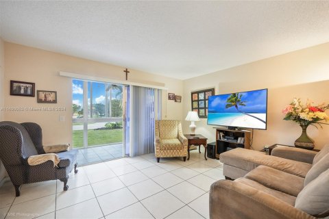 Condominio en venta en Pembroke Pines, Florida, 2 dormitorios, 112.13 m2 № 1226504 - foto 1