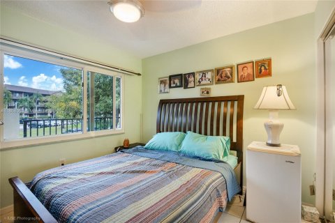 Condominio en venta en Pembroke Pines, Florida, 2 dormitorios, 112.13 m2 № 1226504 - foto 10