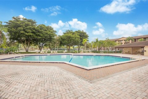 Condominio en venta en Pembroke Pines, Florida, 2 dormitorios, 112.13 m2 № 1226504 - foto 12