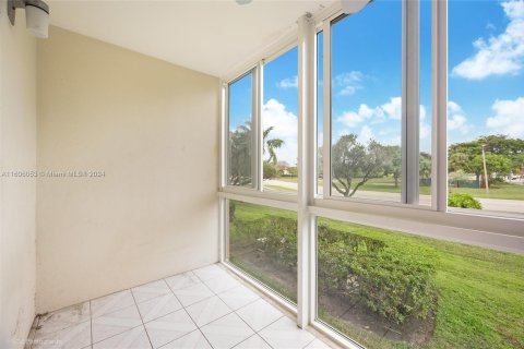 Condominio en venta en Pembroke Pines, Florida, 2 dormitorios, 112.13 m2 № 1226504 - foto 4