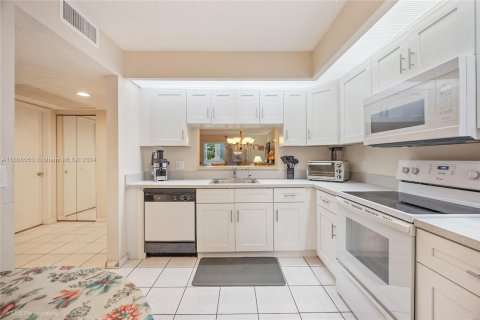 Condominio en venta en Pembroke Pines, Florida, 2 dormitorios, 112.13 m2 № 1226504 - foto 5