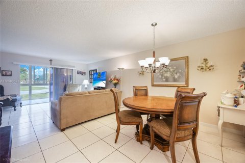 Condominio en venta en Pembroke Pines, Florida, 2 dormitorios, 112.13 m2 № 1226504 - foto 2