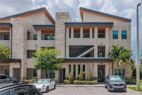 Condominio en venta en Doral, Florida, 3 dormitorios, 114.83 m2 № 1226458 - foto 1