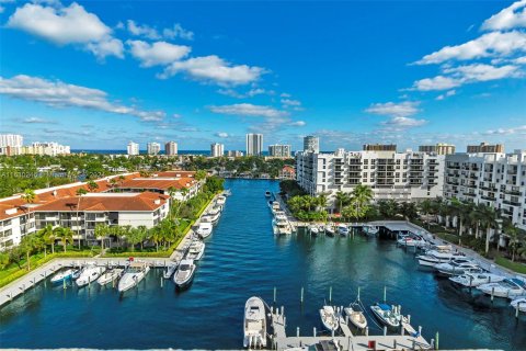 Condo in Fort Lauderdale, Florida, 3 bedrooms  № 1294367 - photo 2