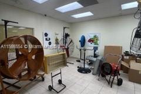 Propiedad comercial en venta en Pembroke Pines, Florida № 1104226 - foto 4