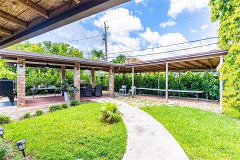 House in Miami, Florida 3 bedrooms, 233.37 sq.m. № 1223054 - photo 30