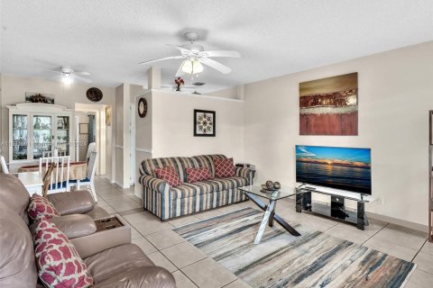 Copropriété à vendre à Hallandale Beach, Floride: 1 chambre, 58.06 m2 № 1004357 - photo 8