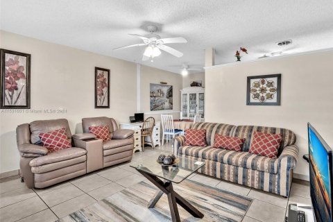 Condominio en venta en Hallandale Beach, Florida, 1 dormitorio, 58.06 m2 № 1004357 - foto 6