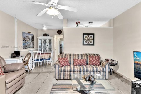 Condominio en venta en Hallandale Beach, Florida, 1 dormitorio, 58.06 m2 № 1004357 - foto 7