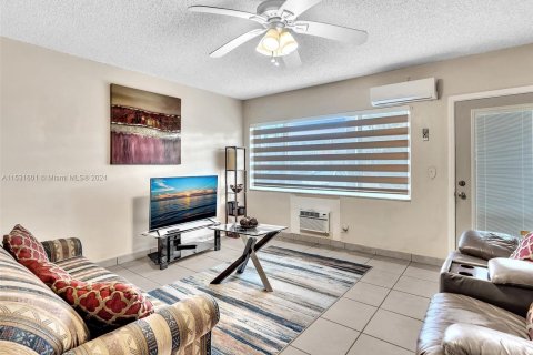 Condominio en venta en Hallandale Beach, Florida, 1 dormitorio, 58.06 m2 № 1004357 - foto 9