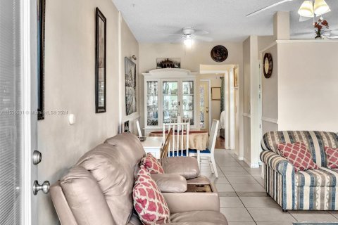 Condominio en venta en Hallandale Beach, Florida, 1 dormitorio, 58.06 m2 № 1004357 - foto 5