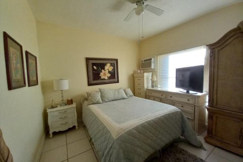 Villa ou maison à vendre à West Palm Beach, Floride: 7 chambres, 214.33 m2 № 857761 - photo 4