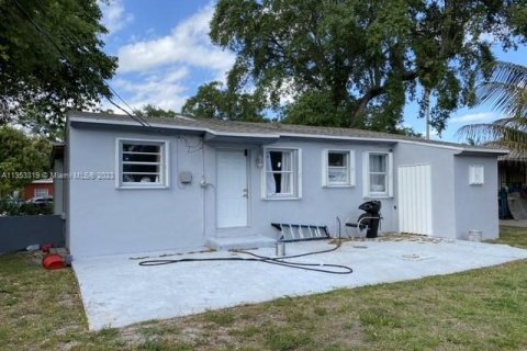 House in Miami, Florida 3 bedrooms, 93.46 sq.m. № 739417 - photo 5