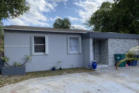 House in Miami, Florida 3 bedrooms, 93.46 sq.m. № 739417 - photo 6