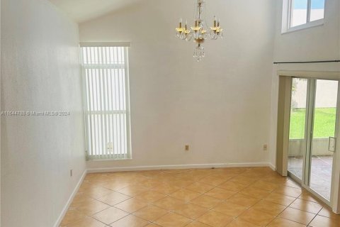 Villa ou maison à vendre à Miami, Floride: 4 chambres, 182.27 m2 № 1328425 - photo 6