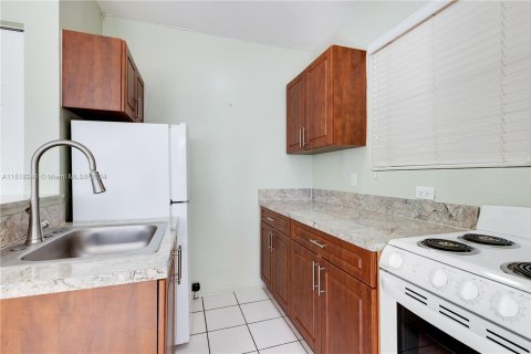 Condominio en venta en North Bay Village, Florida, 1 dormitorio, 65.96 m2 № 962142 - foto 15