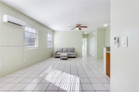 Condominio en venta en North Bay Village, Florida, 1 dormitorio, 65.96 m2 № 962142 - foto 20