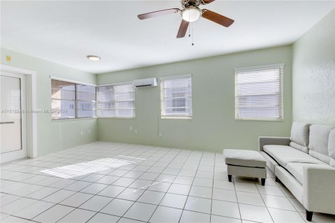 Condominio en venta en North Bay Village, Florida, 1 dormitorio, 65.96 m2 № 962142 - foto 12