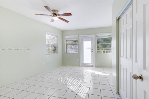 Condominio en venta en North Bay Village, Florida, 1 dormitorio, 65.96 m2 № 962142 - foto 5