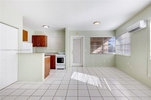 Condominio en venta en North Bay Village, Florida, 1 dormitorio, 65.96 m2 № 962142 - foto 13