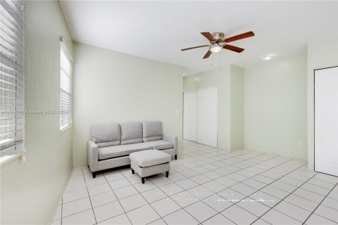 Condominio en venta en North Bay Village, Florida, 1 dormitorio, 65.96 m2 № 962142 - foto 17