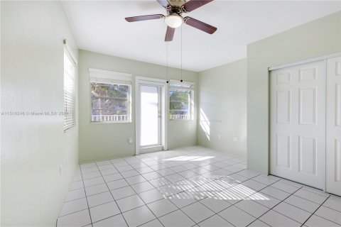 Condominio en venta en North Bay Village, Florida, 1 dormitorio, 65.96 m2 № 962142 - foto 6
