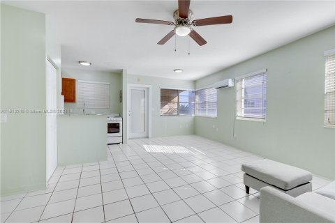 Condominio en venta en North Bay Village, Florida, 1 dormitorio, 65.96 m2 № 962142 - foto 11
