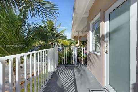 Condominio en venta en North Bay Village, Florida, 1 dormitorio, 65.96 m2 № 962142 - foto 10