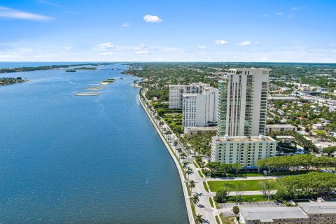 Condo in West Palm Beach, Florida, 2 bedrooms  № 752351 - photo 25