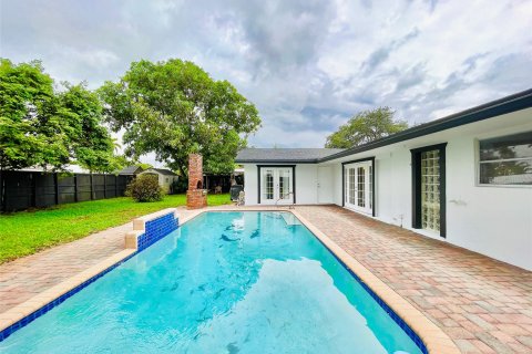 Casa en venta en Fort Lauderdale, Florida, 4 dormitorios, 196.95 m2 № 1228640 - foto 4