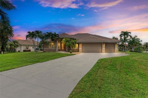 Villa ou maison à vendre à Punta Gorda, Floride: 3 chambres, 202.06 m2 № 1322979 - photo 1