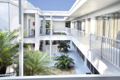 Immobilier commercial à louer à Kissimmee, Floride: 180.51 m2 № 874920 - photo 1