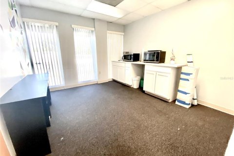 Immobilier commercial à louer à Kissimmee, Floride: 180.51 m2 № 874920 - photo 3