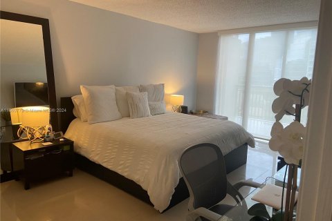 Condo in Miami, Florida, 2 bedrooms  № 1367328 - photo 17