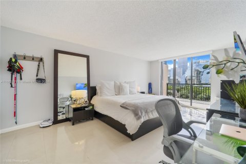 Condo in Miami, Florida, 2 bedrooms  № 1367328 - photo 16