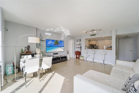 Condo in Miami, Florida, 2 bedrooms  № 1367328 - photo 7