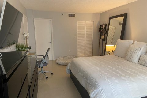 Condo in Miami, Florida, 2 bedrooms  № 1367328 - photo 19