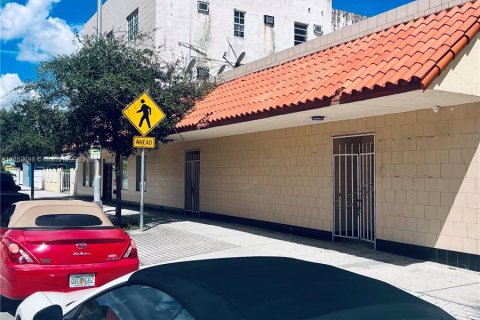 Propiedad comercial en venta en Miami, Florida № 1367324 - foto 8